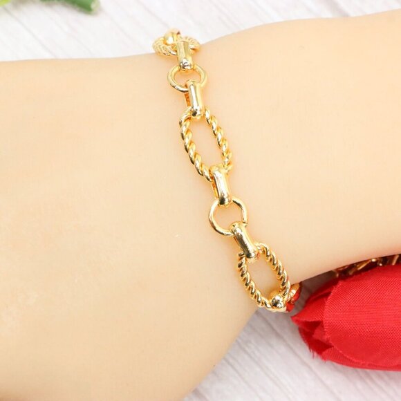 "Trendy Handmade Bracelet – A Thoughtful Gift for Girls & Women | UNVRC1587 - Picture 5 of 10